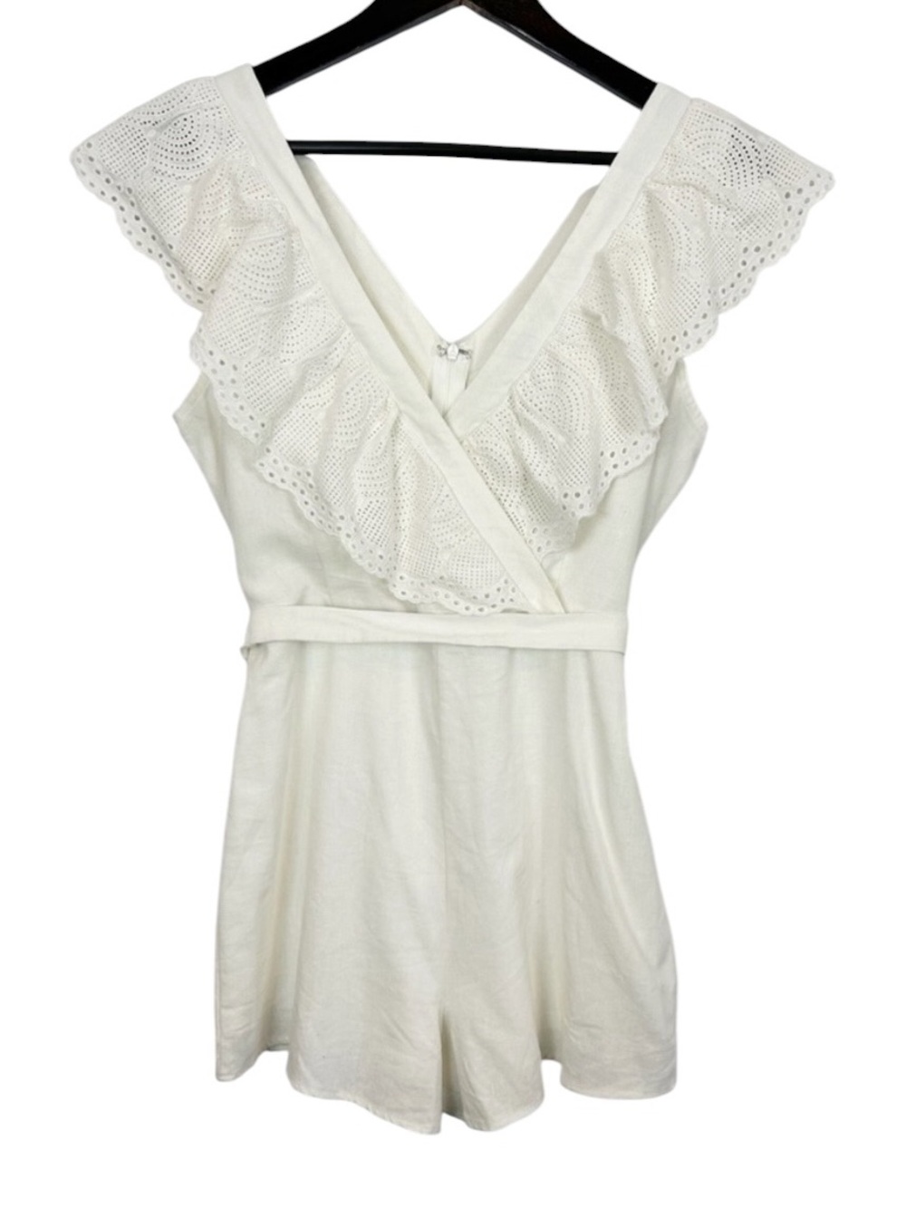 She + Sky Cream Eyelet Ruffle V-Neck Romper Size Medium